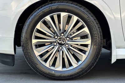 2027 INFINITI QX80 LUXE