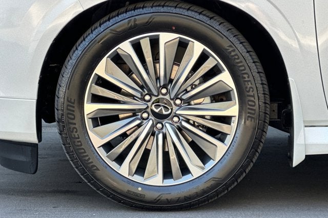 2027 INFINITI QX80 LUXE