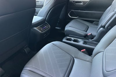 2027 INFINITI QX80 LUXE