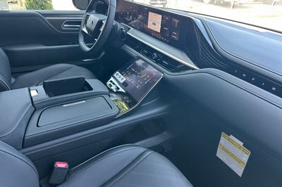 2027 INFINITI QX80 LUXE