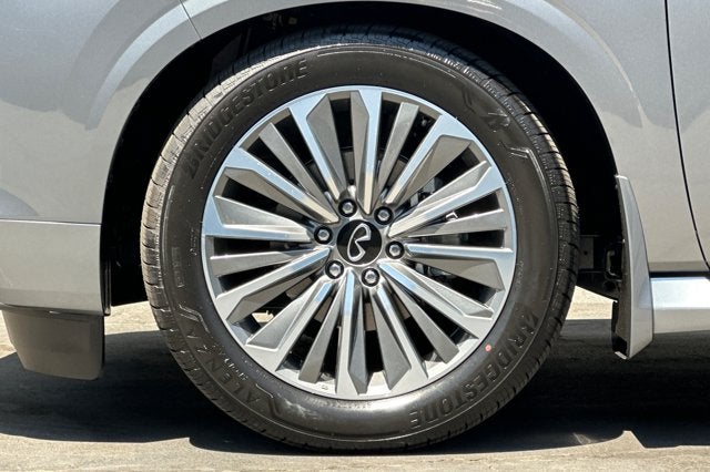 2027 INFINITI QX80 LUXE
