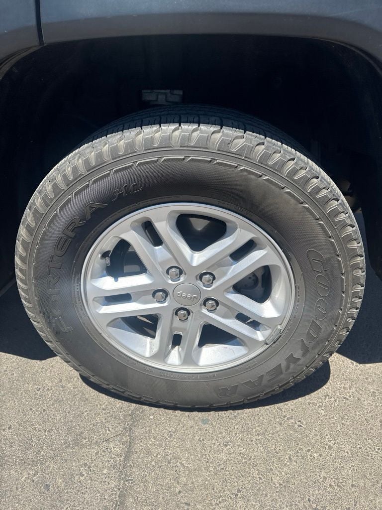 2023 Jeep Grand Cherokee Laredo