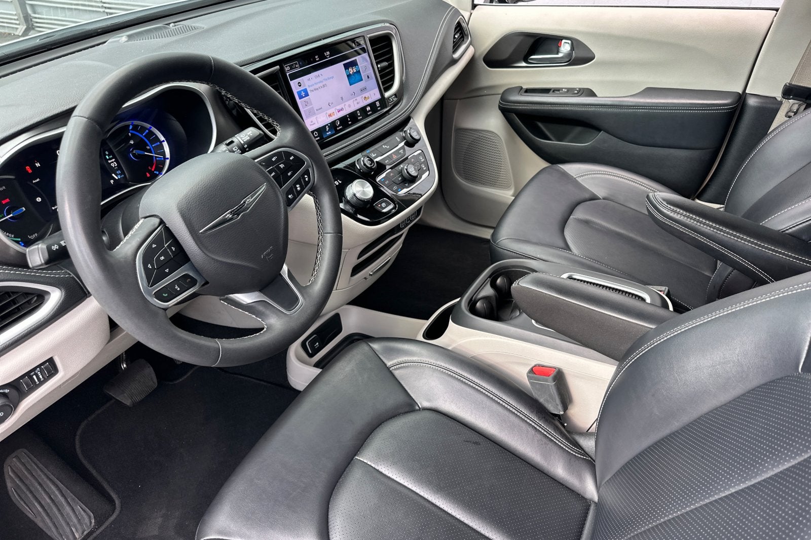 2024 Chrysler Pacifica Hybrid Select