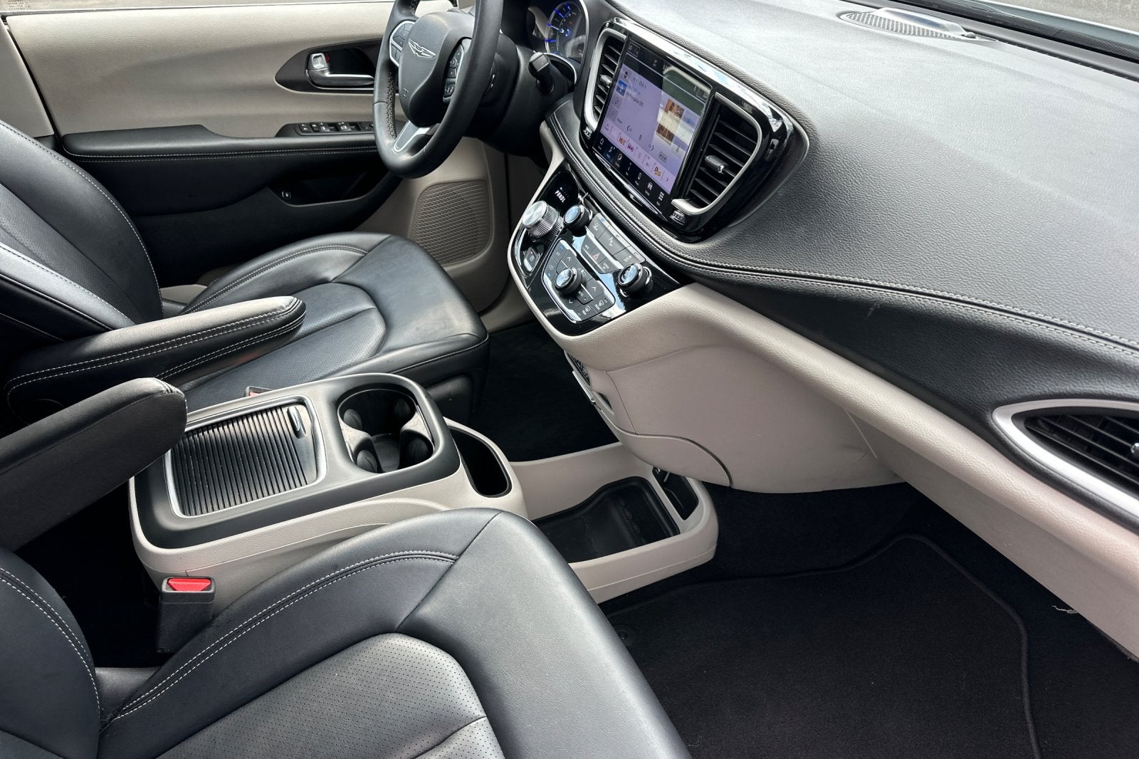 2024 Chrysler Pacifica Hybrid Select