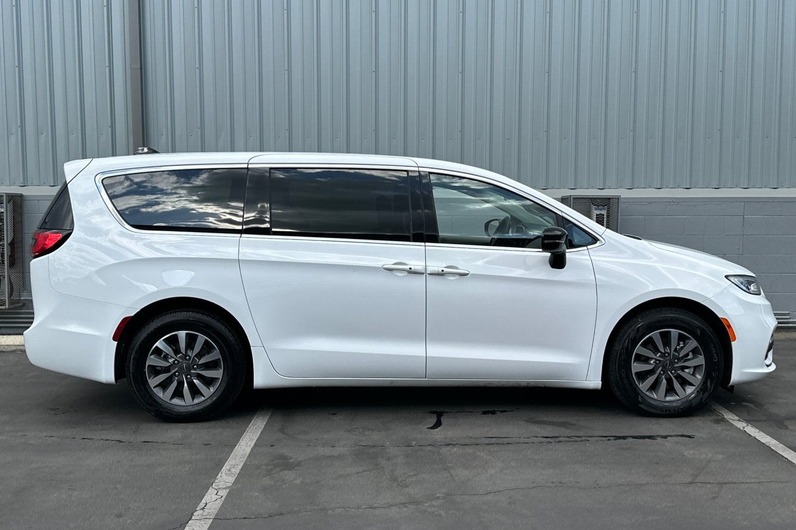2024 Chrysler Pacifica Hybrid Select