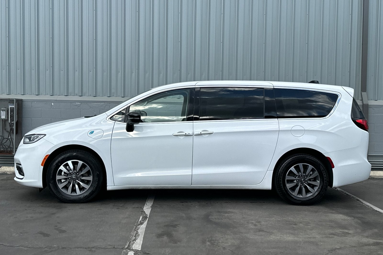 2024 Chrysler Pacifica Hybrid Select